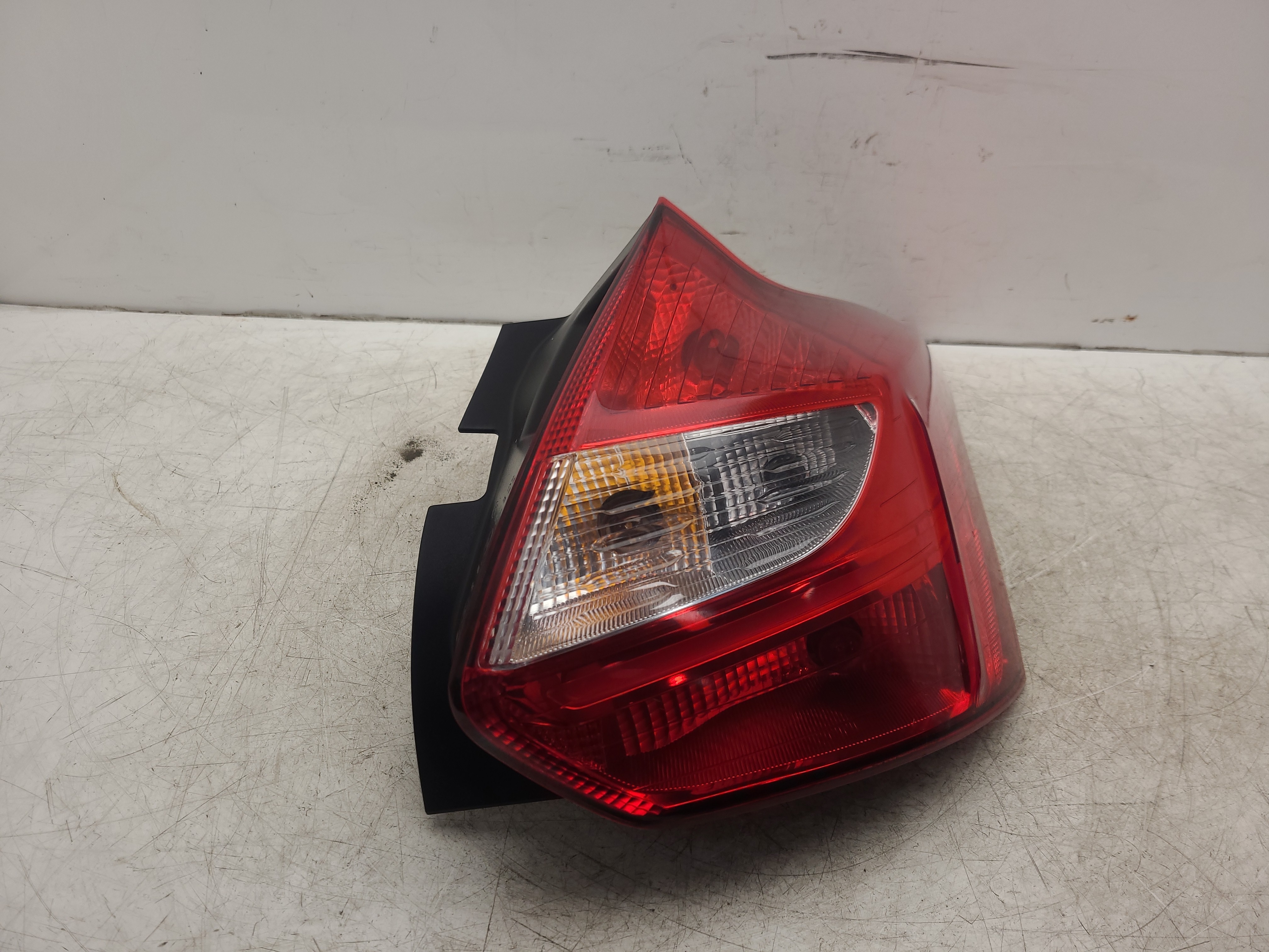 2012 FORD FOCUS ZETEC 105 Hatchback Drivers Lamp Assembly Rear RH
