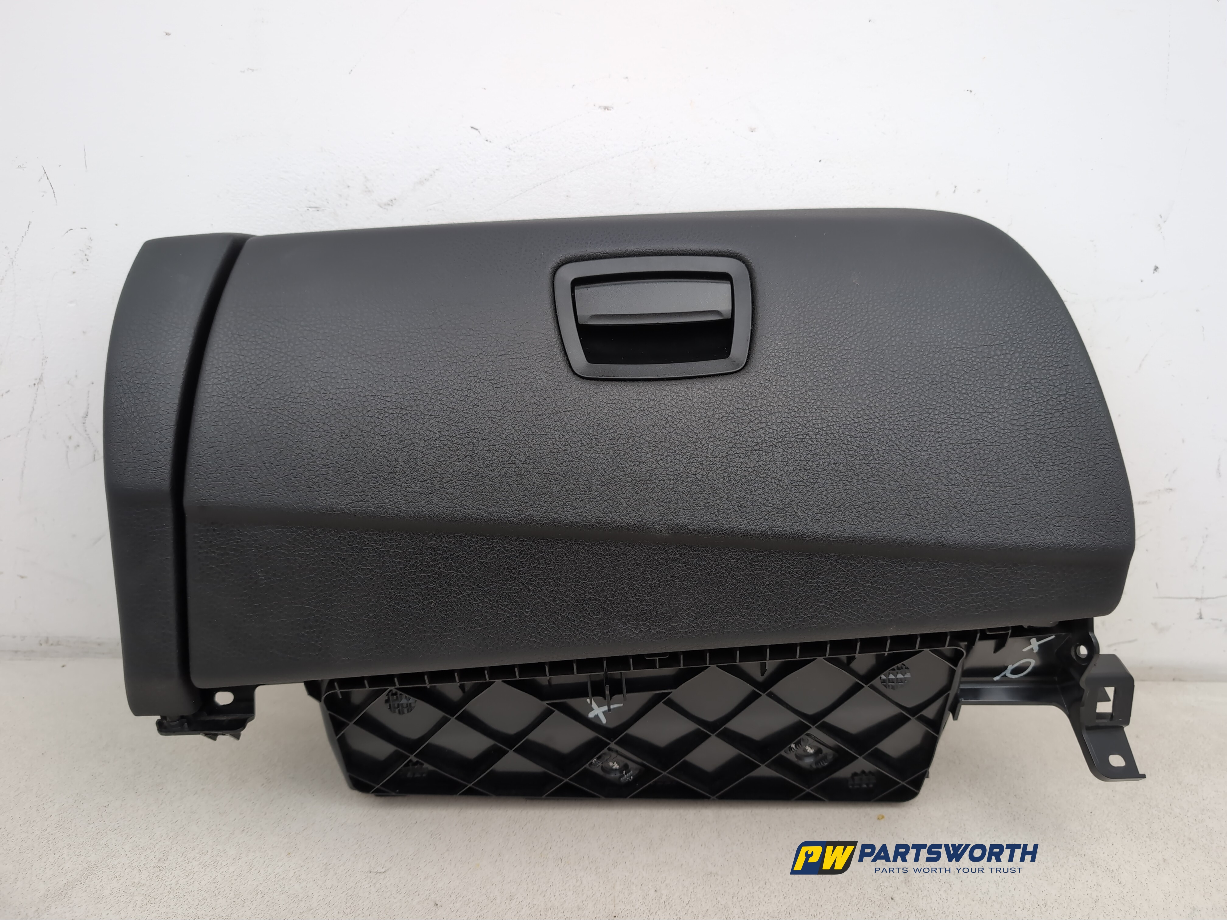 BMW 6 SERIES 640D M SPORT F13 GLOVE COMPARTMENT ASSEMBLY 9197573 2012-2018