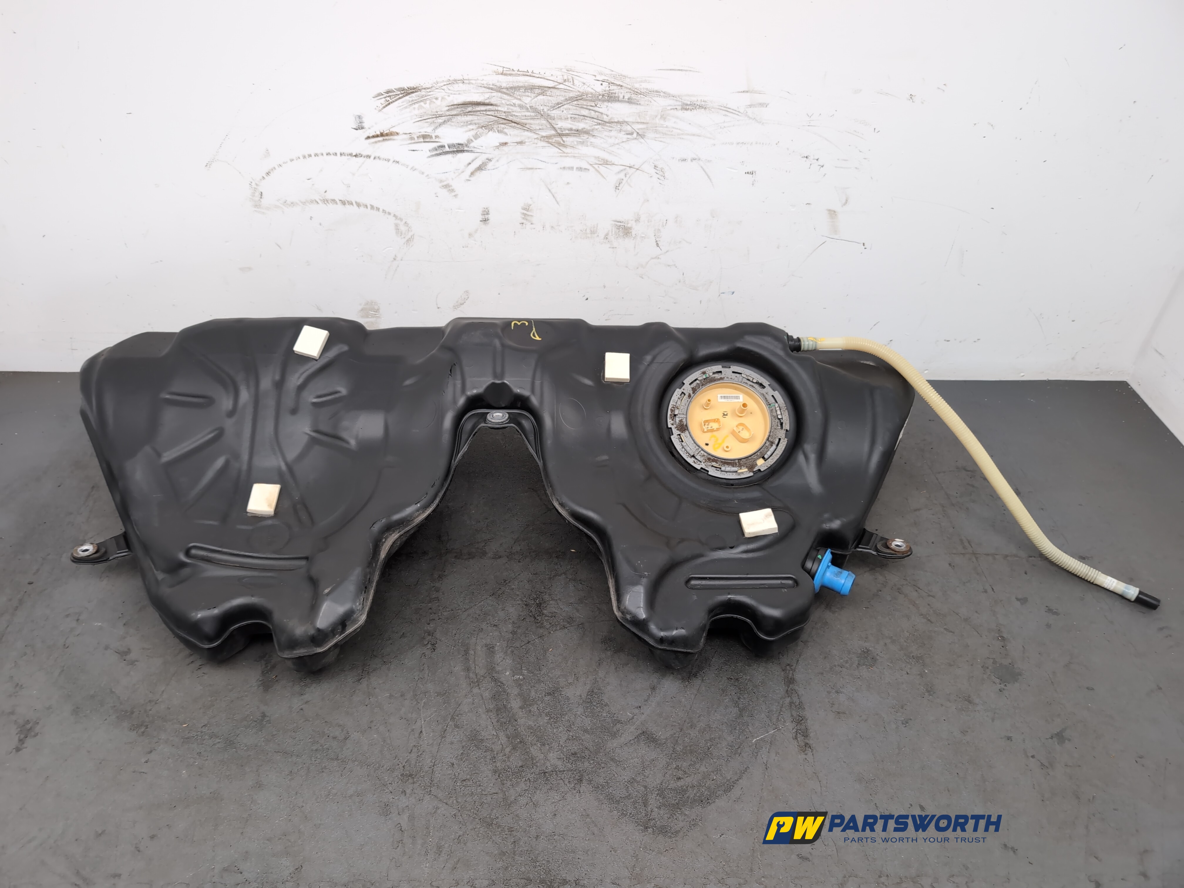 BMW 6 SERIES 640D M SPORT F13 COUPE 3.0L DIESEL FUEL TANK WITH PUMP 7268032
