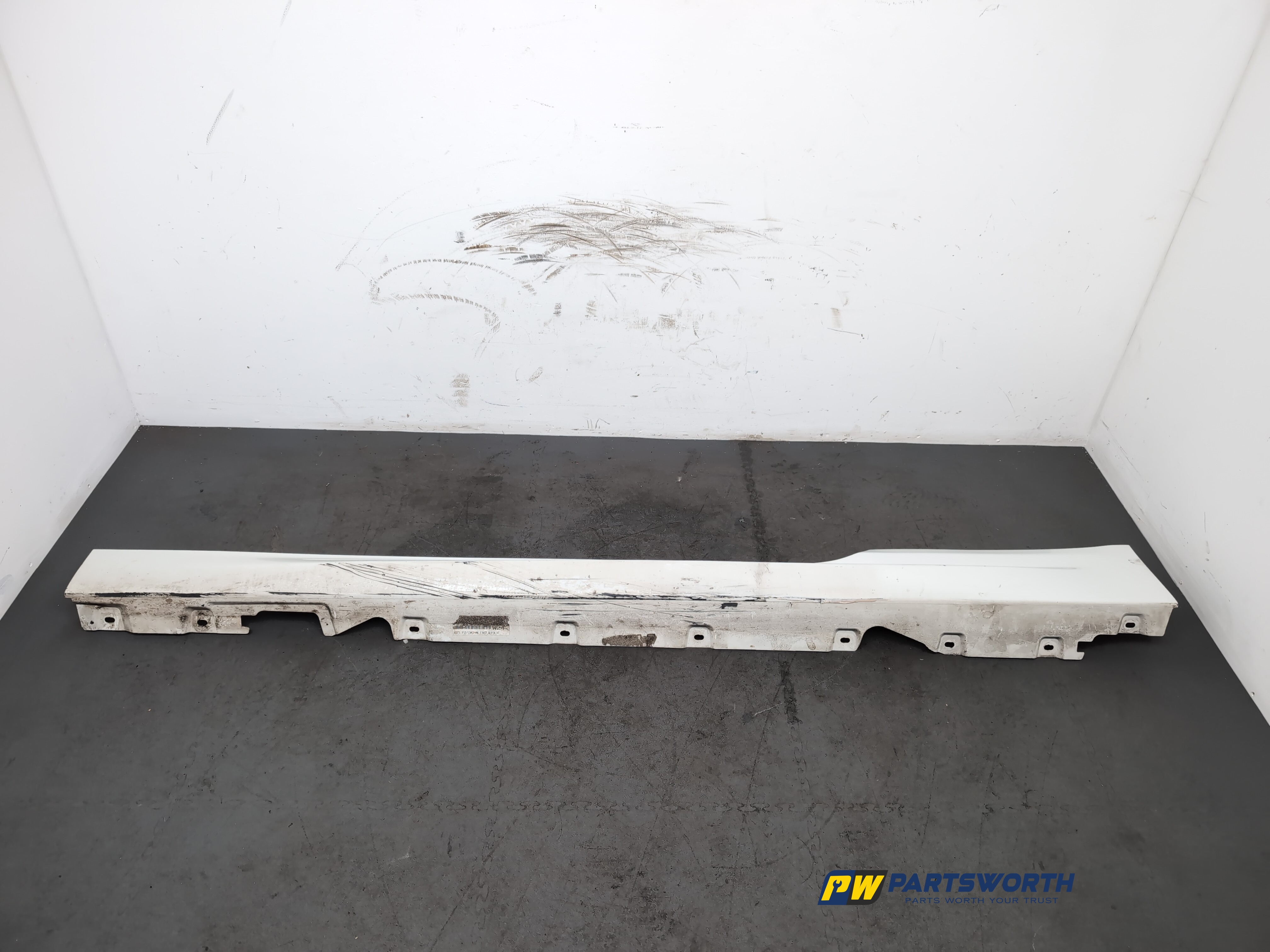 BMW 6 SERIES 640D M SPORT F13 SIDE SKIRT PASSENGER ALPINE WHITE 300 8050415