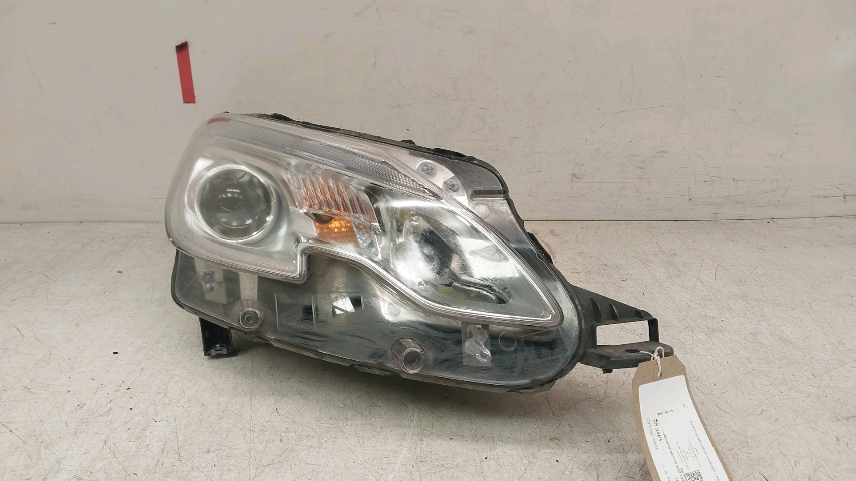 PEUGEOT 2008 HEADLIGHT RIGHT DRIVER OS MK1 A94 2013-2016 9815402980