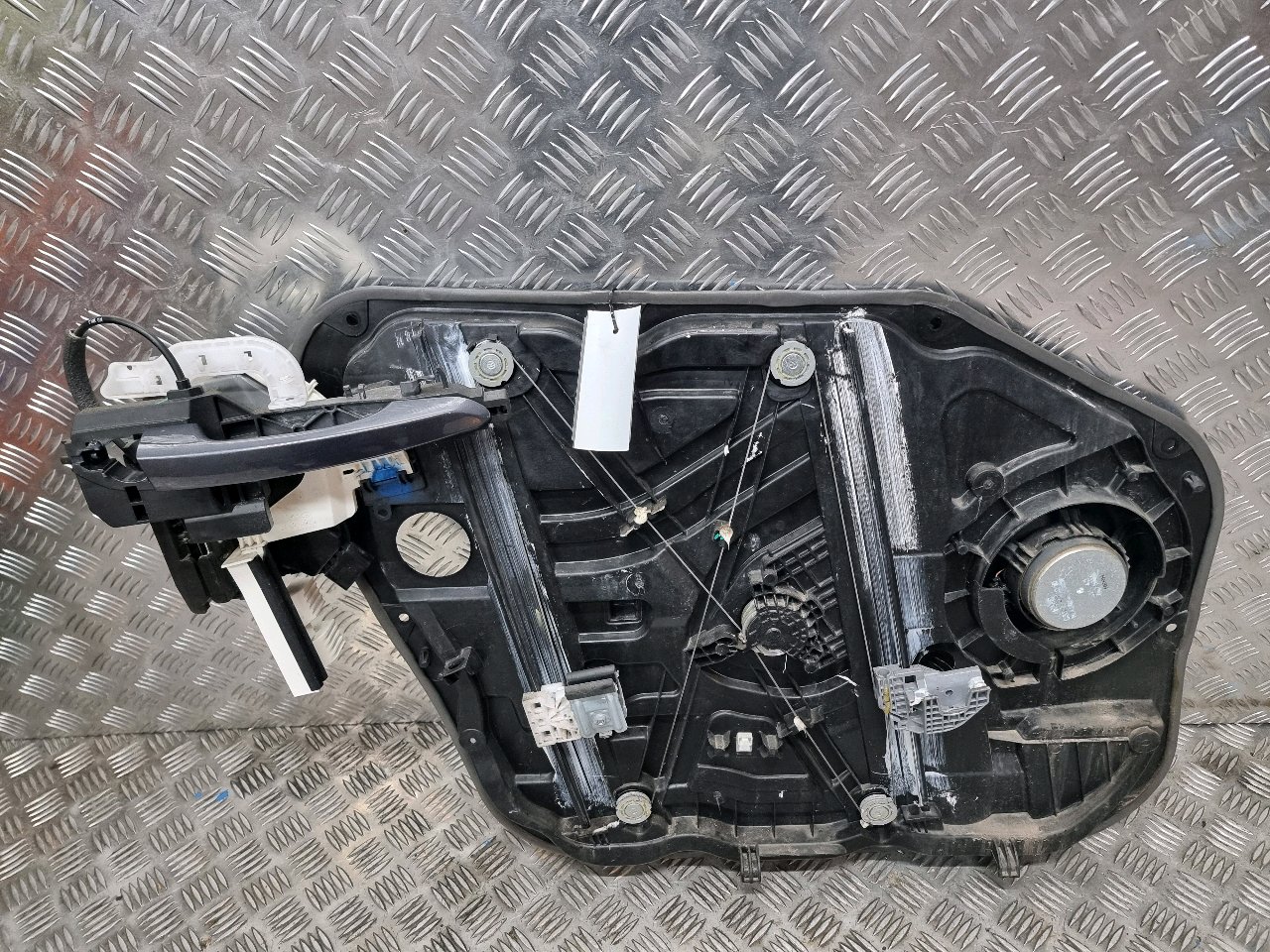 HYUNDAI TUCSON S 2018 FRONT RIGHT DOOR LOCK CATCH ACTUATOR 81320D7110