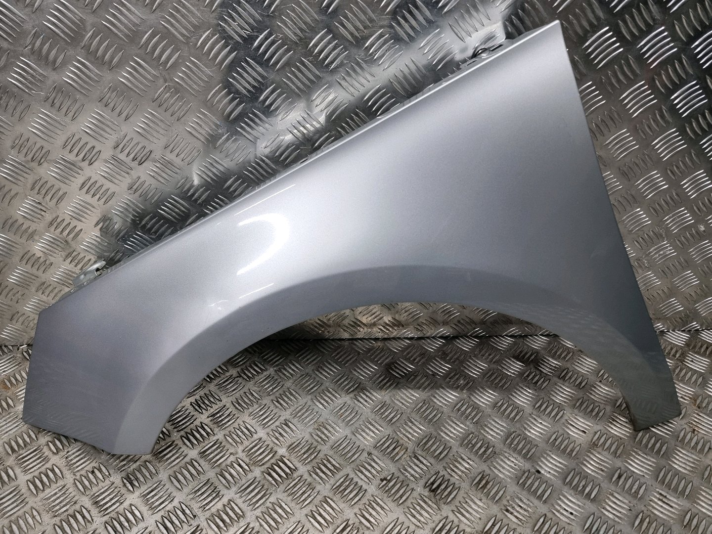 AUDI A1 8X FRONT LEFT WING FENDER IN SILVER (Z7G) 2014
