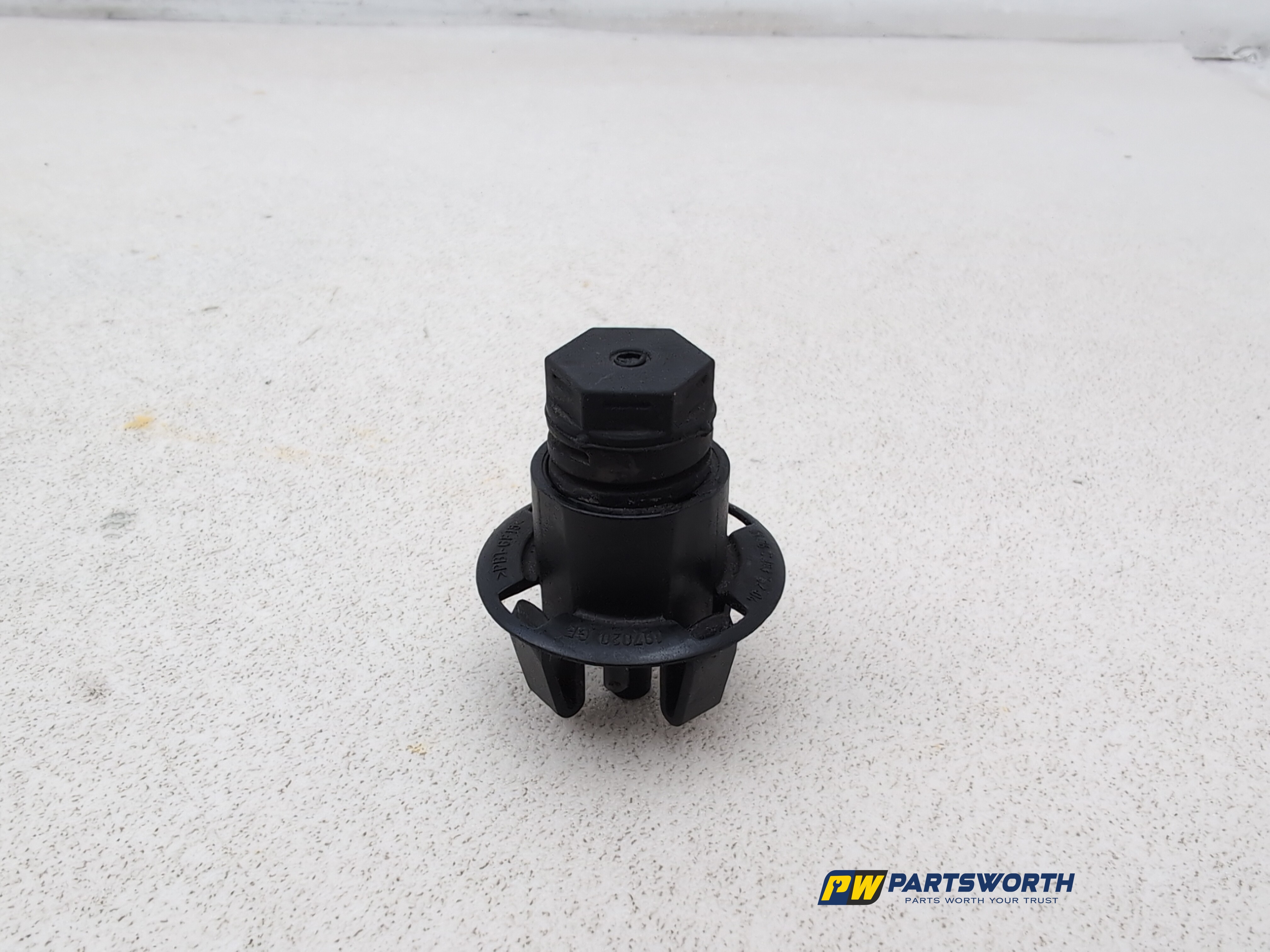 BMW 6 SERIES 640D M SPORT F13 BONNET ADJUSTER RUBBER STOP 7183752 2012-2018