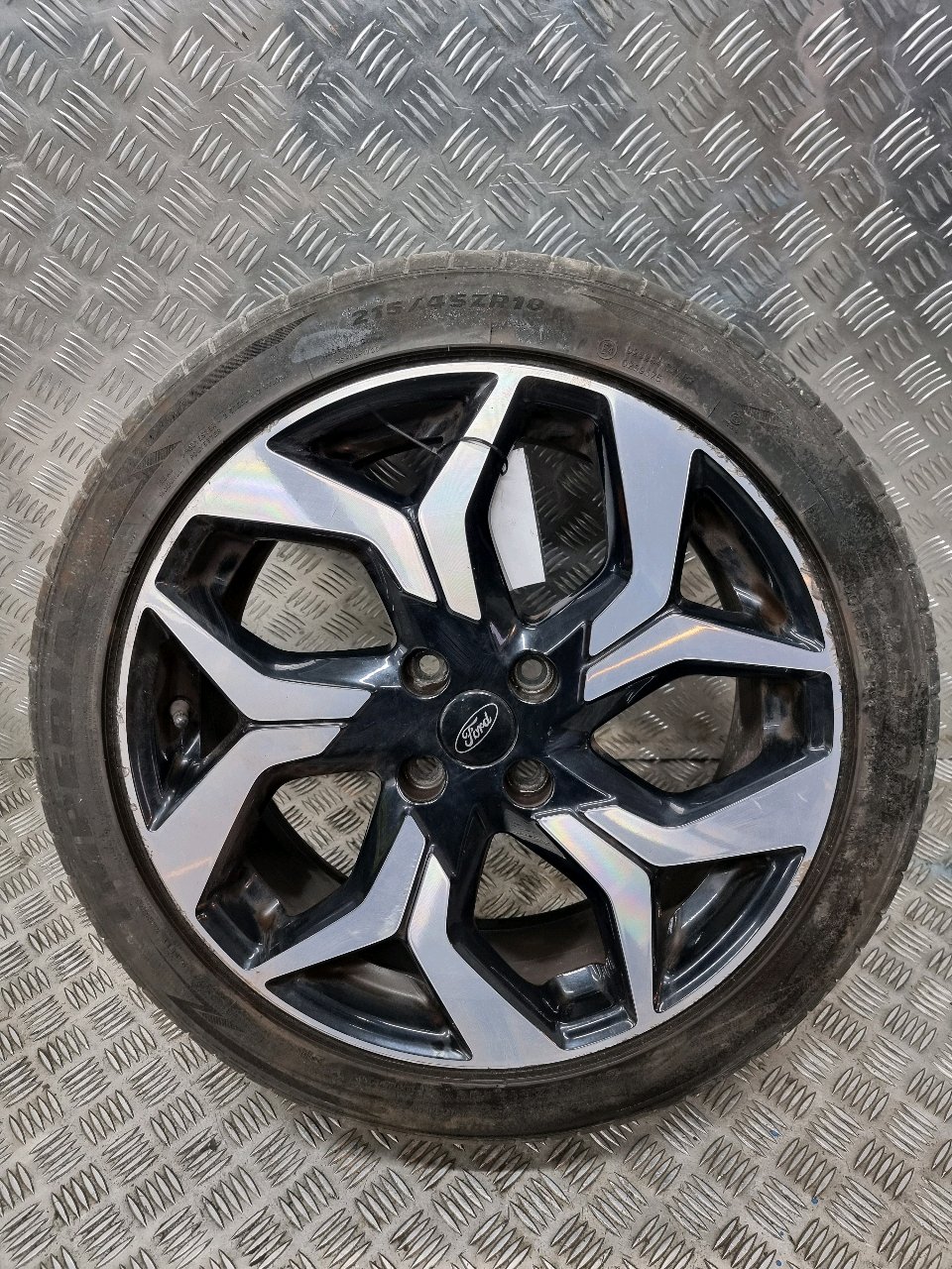 FORD ECOSPORT ALLOY WHEEL 18" & TYRE 5.5mm 215/45/18 HN1C-BA