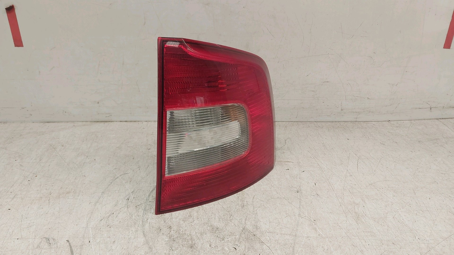 SKODA OCTAVIA REAR LIGHT RIGHT DRIVERS 2010 MK2 1Z ESTATE 1Z9945112A