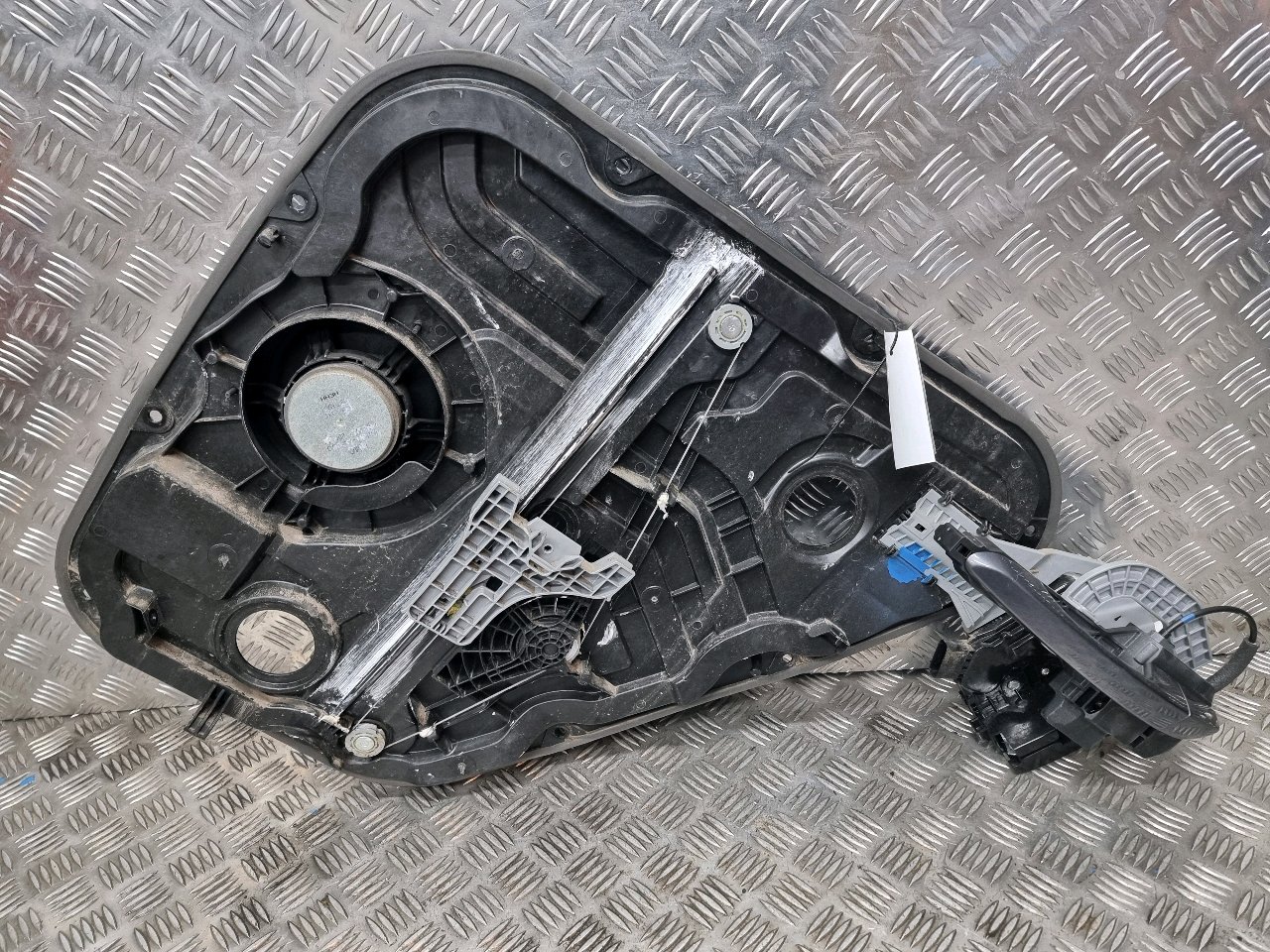 HYUNDAI TUCSON S 2018 REAR LEFT DOOR LOCK CATCH ACTUATOR 81410D7110