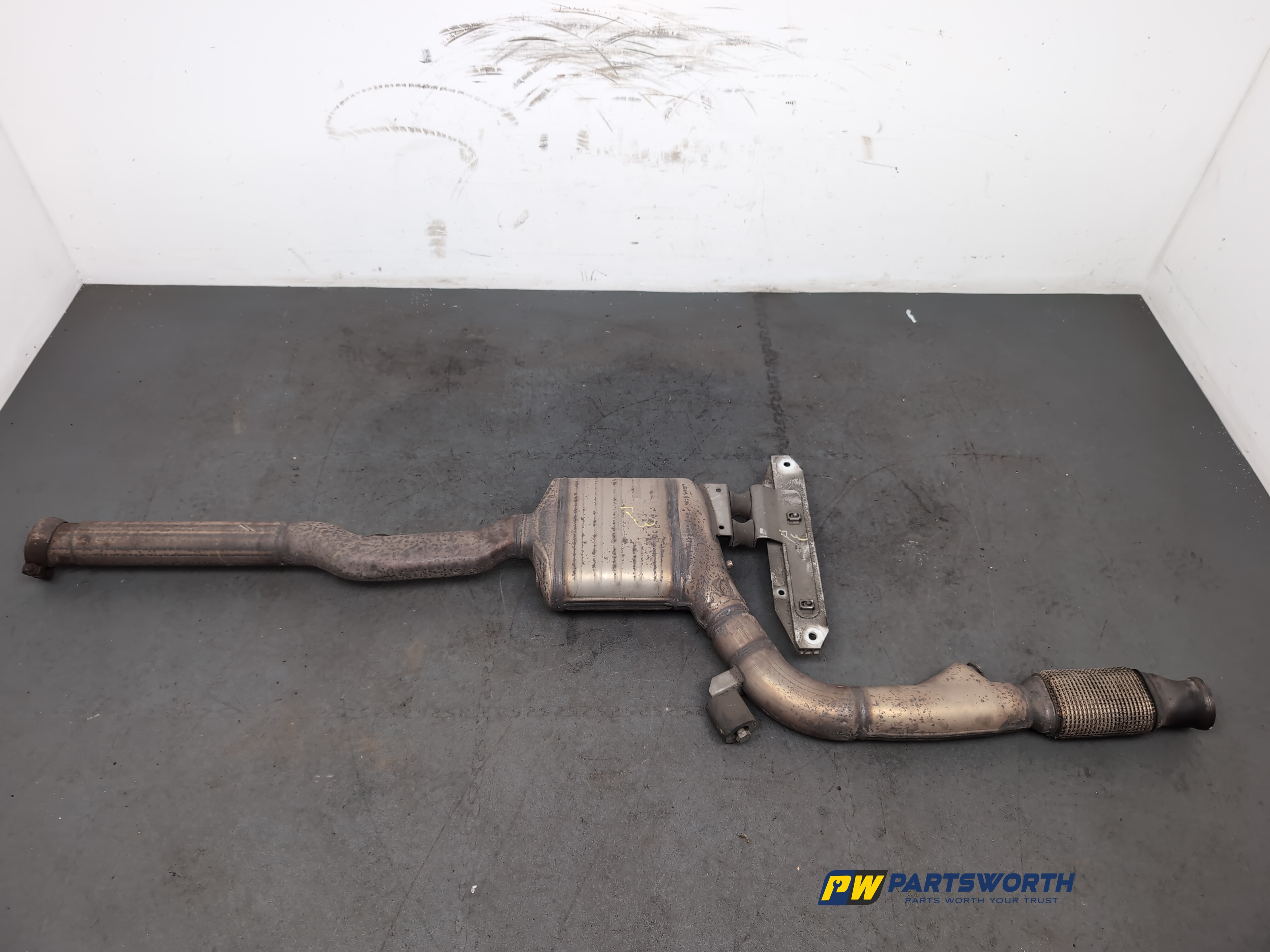 MERCEDES E-CLASS AMG W212 SALOON EXHAUST PIPE SILENCER A2074901400 2013-2016