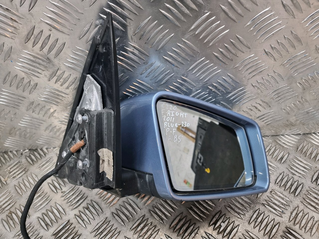 MERCEDES C CLASS W204 FRONT RIGHT POWER FOLD MIRROR IN BLUE (230) 2011
