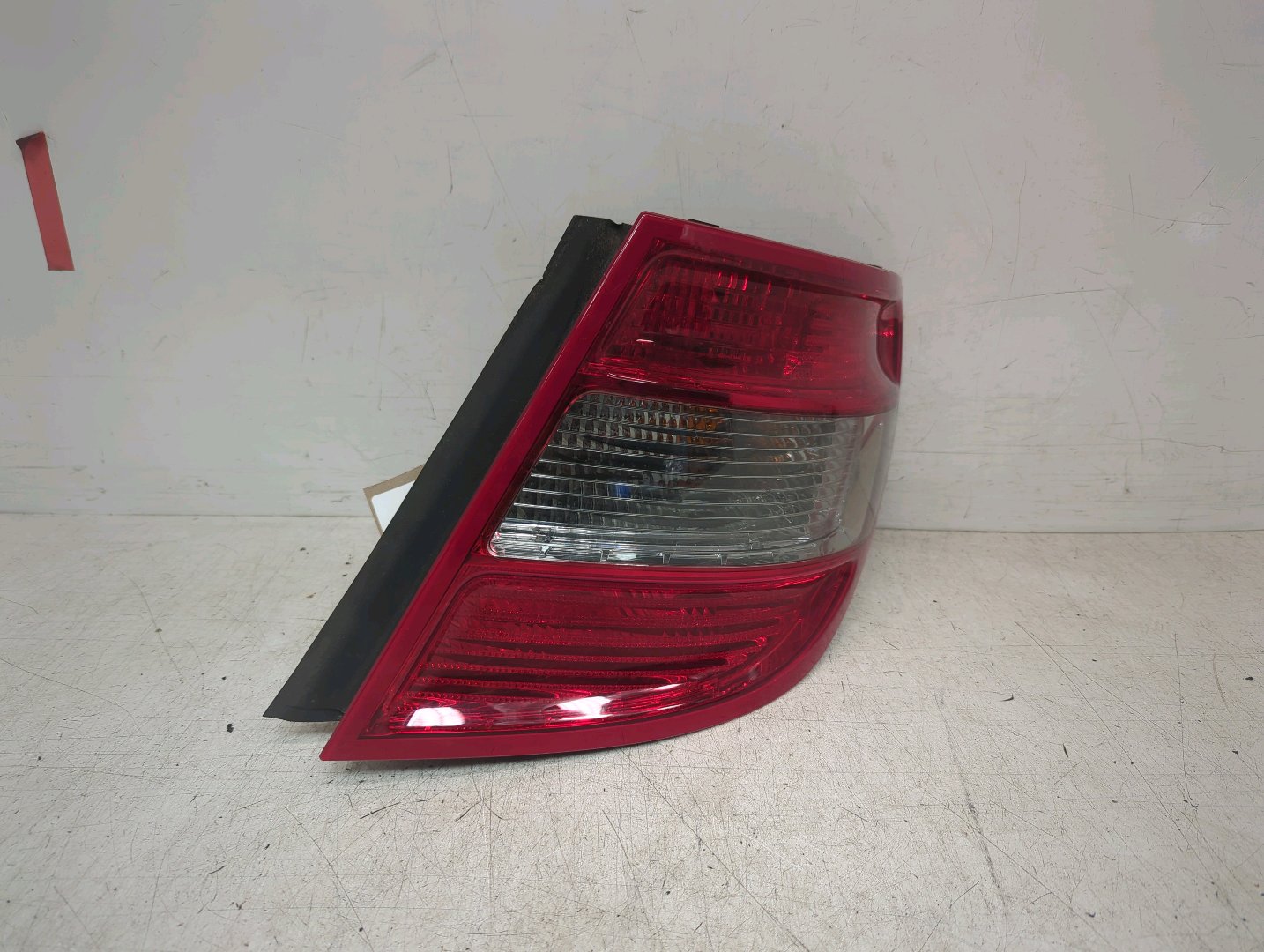 MERCEDES-BENZ C-CLASS REAR LIGHT RIGHT DRIVERS 2009 MK3 S204 ESTATE A2049069402