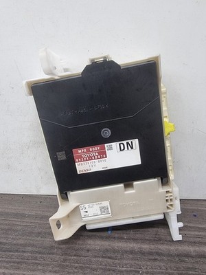 TOYOTA YARIS 2020 1.5 HYBRID FUSEBOX 8273052K40 FUSEBOX HATCHBACK