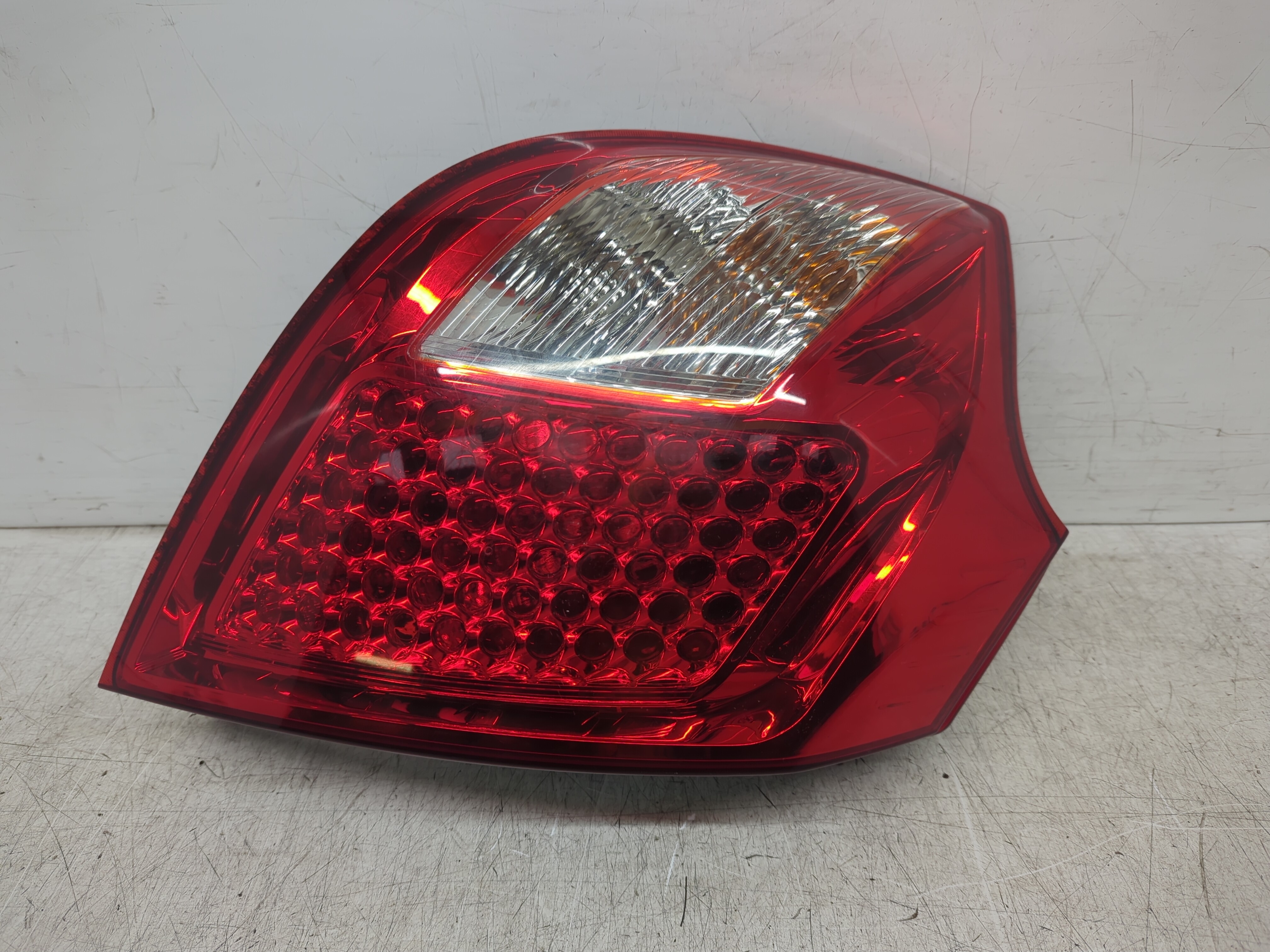 KIA CEED REAR LIGHT LEFT PASSENGER 2010 ED HATCHBACK 924011H0