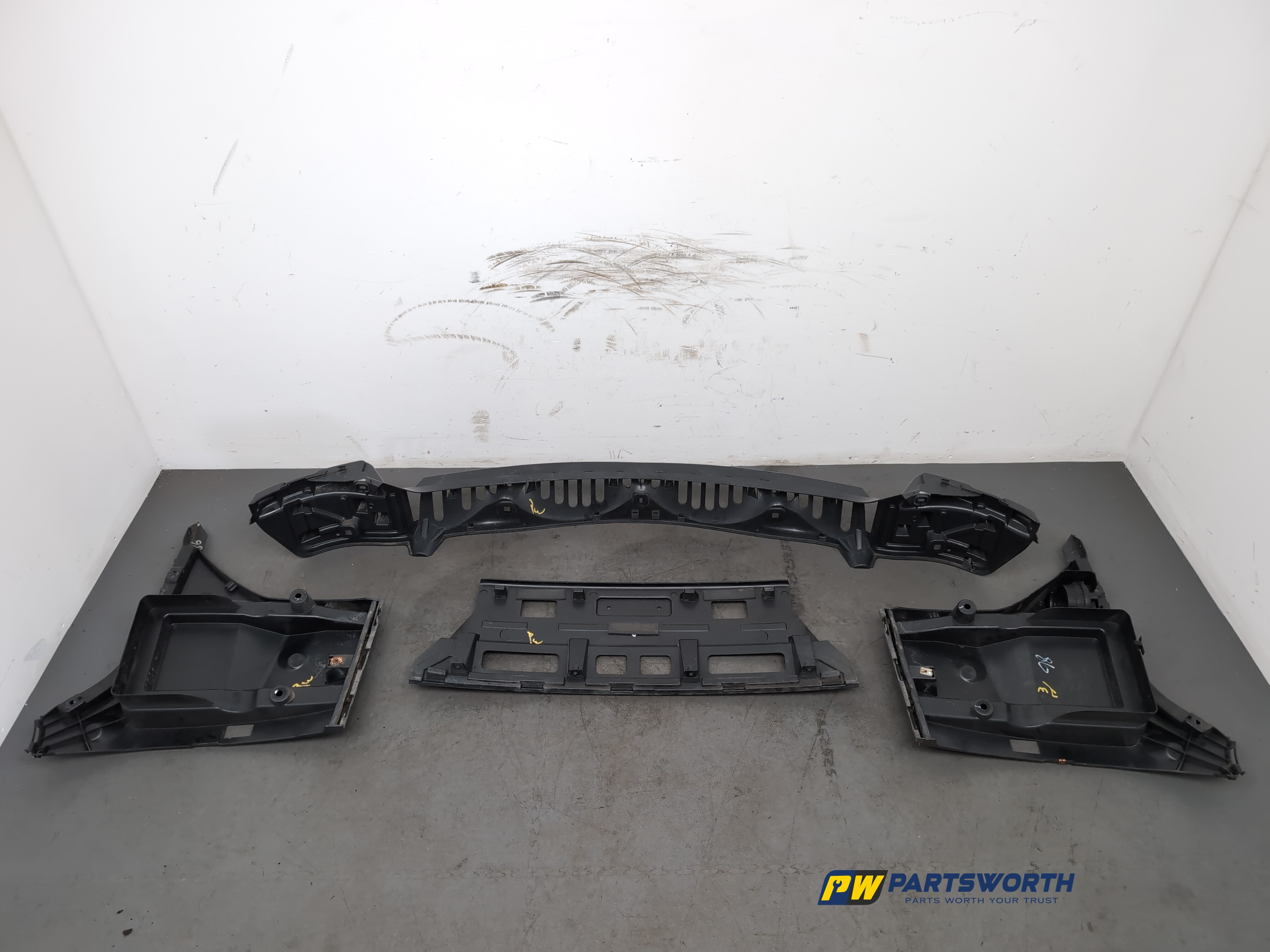 BMW 6 SERIES 640D M SPORT F13 COUPE REAR BUMPER MOUNTING BRACKET 2012-2015